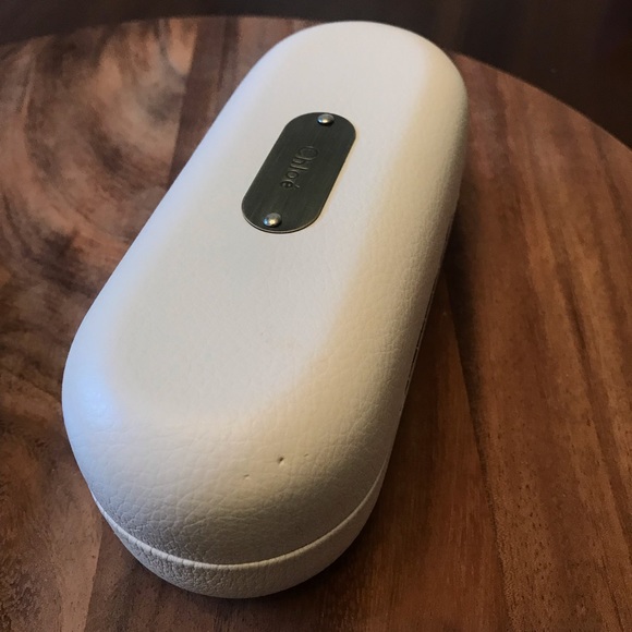 Chloe Sunglasses with case - Picture 7 of 8